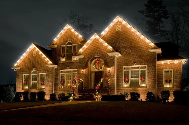 glitter and glow chrismas decor residential exterior (42).jpg