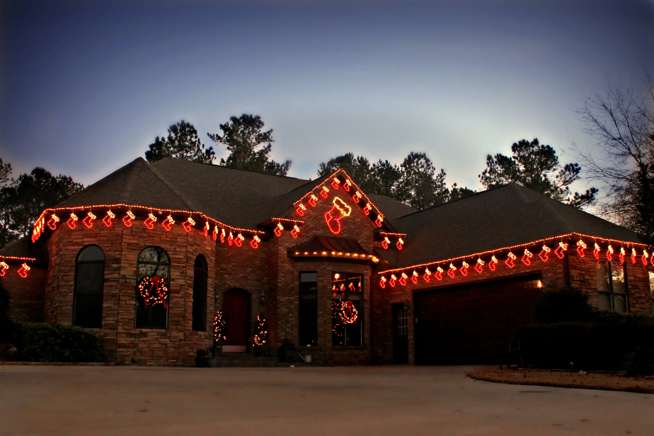 glitter and glow chrismas decor residential exterior (22).jpg