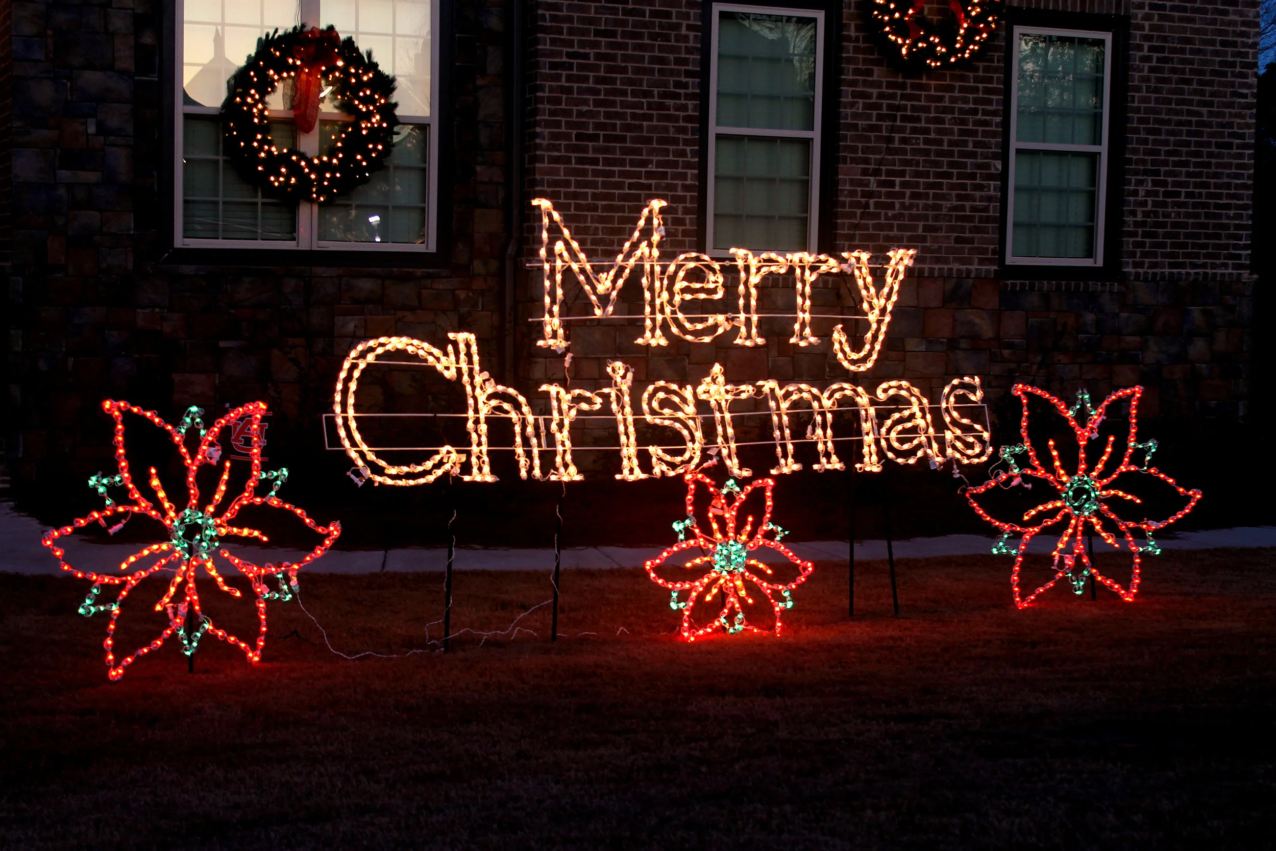 glitter and glow chrismas decor residential exterior (20).jpg