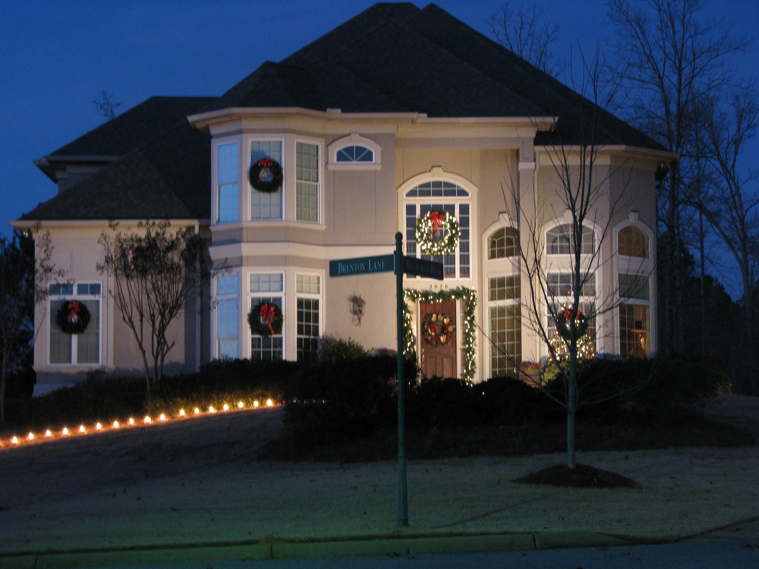 glitter and glow chrismas decor residential exterior (24).JPG