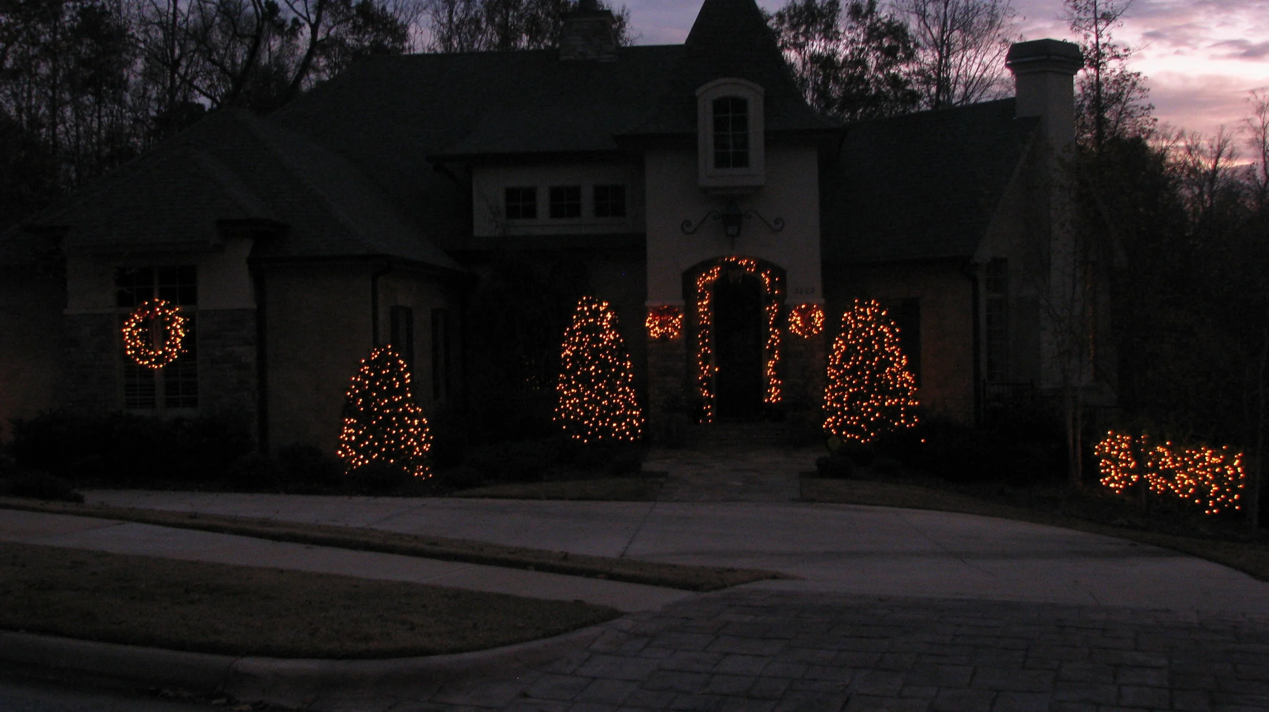 glitter and glow chrismas decor residential exterior (29).jpg