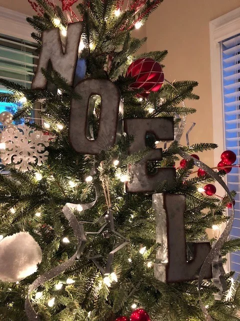 Tree NOEL.jpg