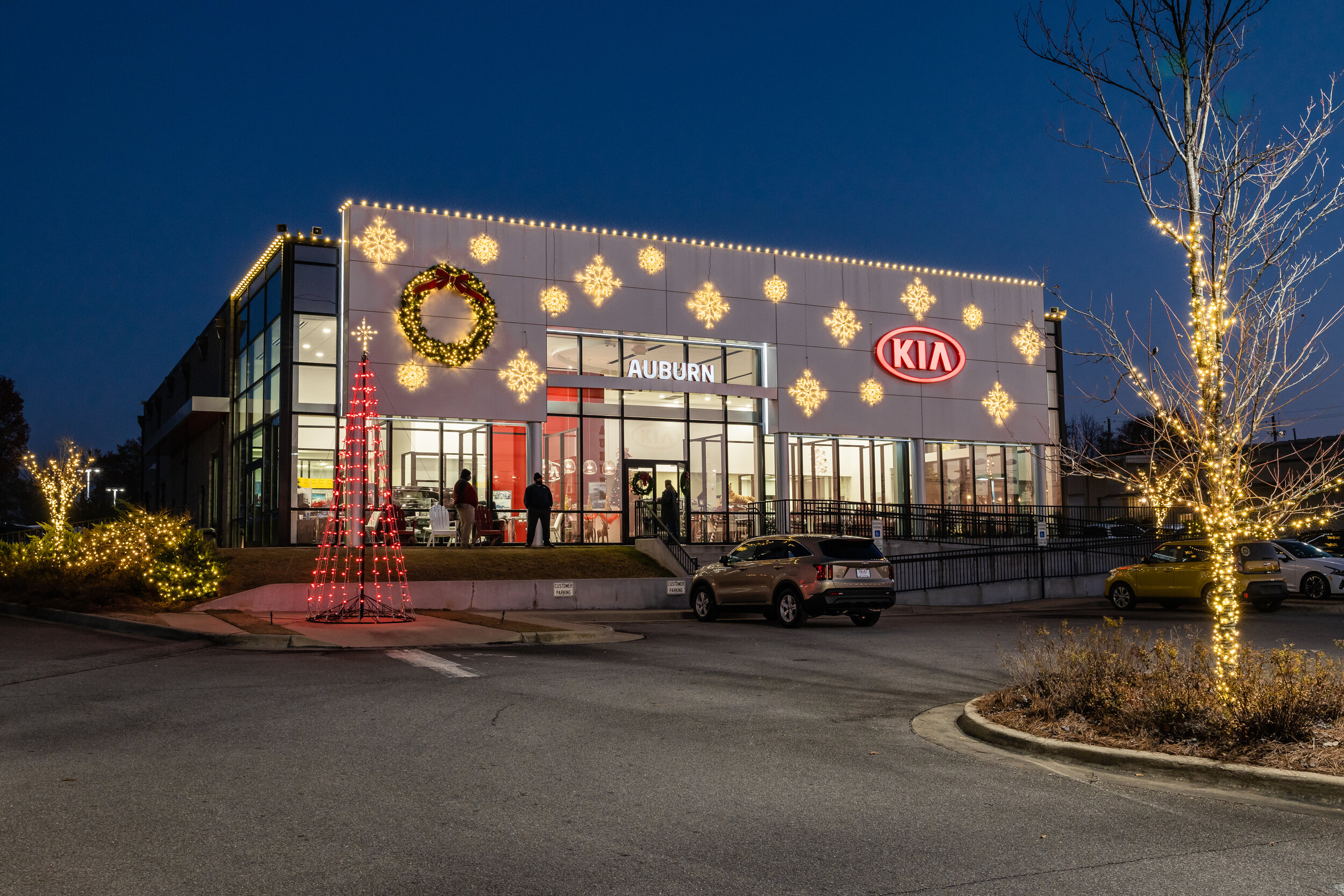 Kia of Auburn Glitter & Glow Christmas Decorating-3422.jpg