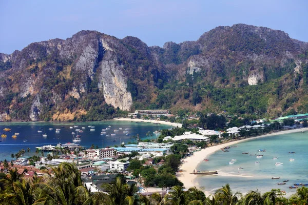 The Islands of the Andaman Sea: Koh Phi Phi and Koh Lanta