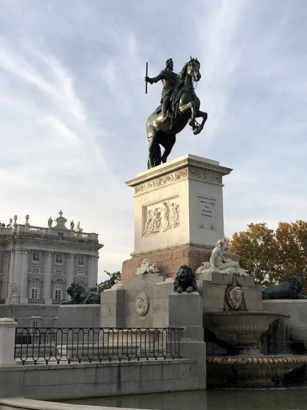 Learned that this statue right outside the Royal Palace was co-designed by Leonardo di Vinci and was the first statue of a horse rearing up on it's hind legs to ever be constructed 