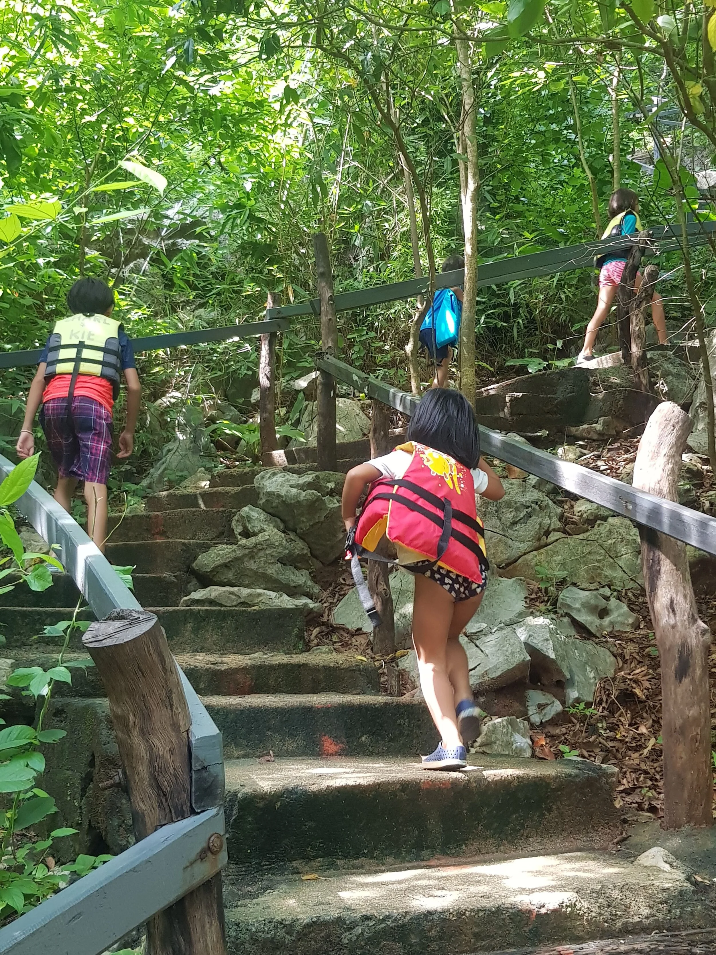 Hiking up to Kayangan Lake