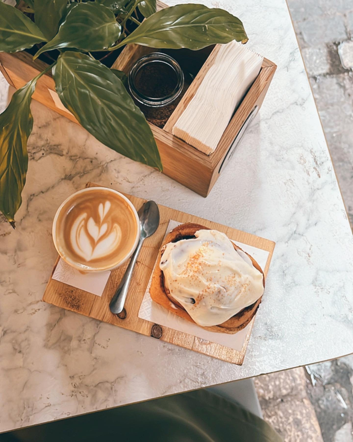 Thursday - let&rsquo;s add a cinnamon bun.
.
.
.

.

espresso #espressomafia #espressomafiagirona #cyclecafe #girona #coffee #cafe #coolcafe #caffeineaddict #jersey #bikejersey #specialtycoffee #dirtychai #latte #rosetta #latteart #cinnybuns #spain #