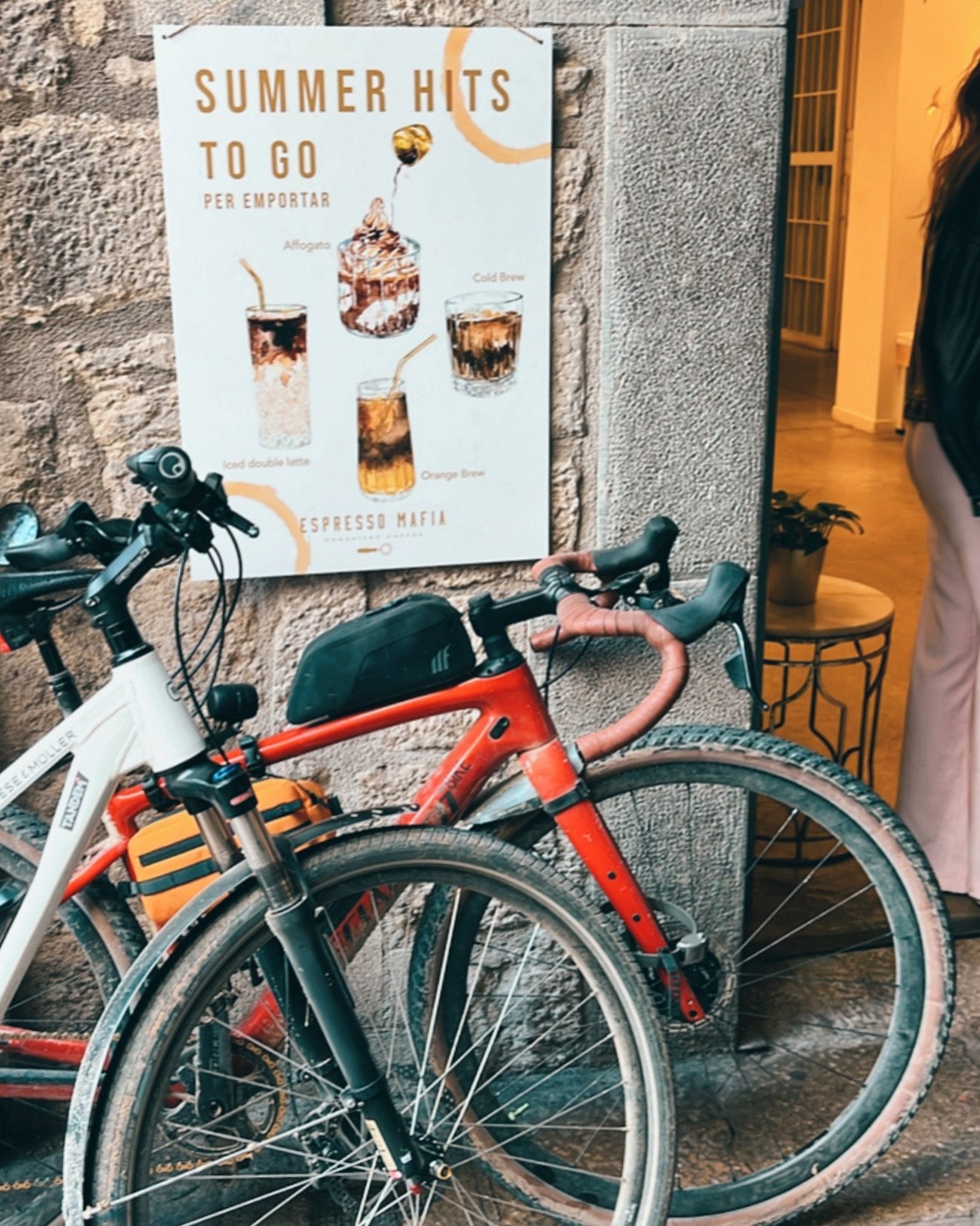 Can we start our Summer Hits? 🙏 

With temperatures reaching 27 degrees next week, we are ready for affogatos, iced coffees and an amazing start to the summer season 🤩 

.
.
.
Podem comen&ccedil;ar els nostres hits d&rsquo;estiu? 🙏

Amb les temper