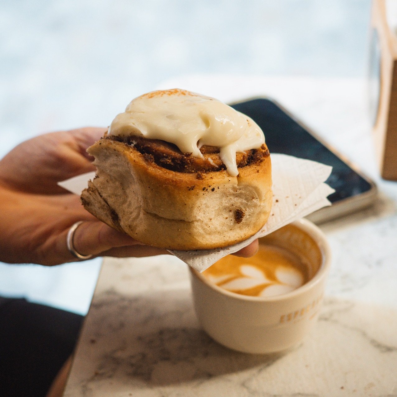 Our signature baked treat.

Brought in fresh every morning, topped with cream cheese icing and warmed up (always say yes to your buns getting warmed up) this is the ying to the yang of your coffee experience 🤩
.
.
.

.

espresso #espressomafia #espr