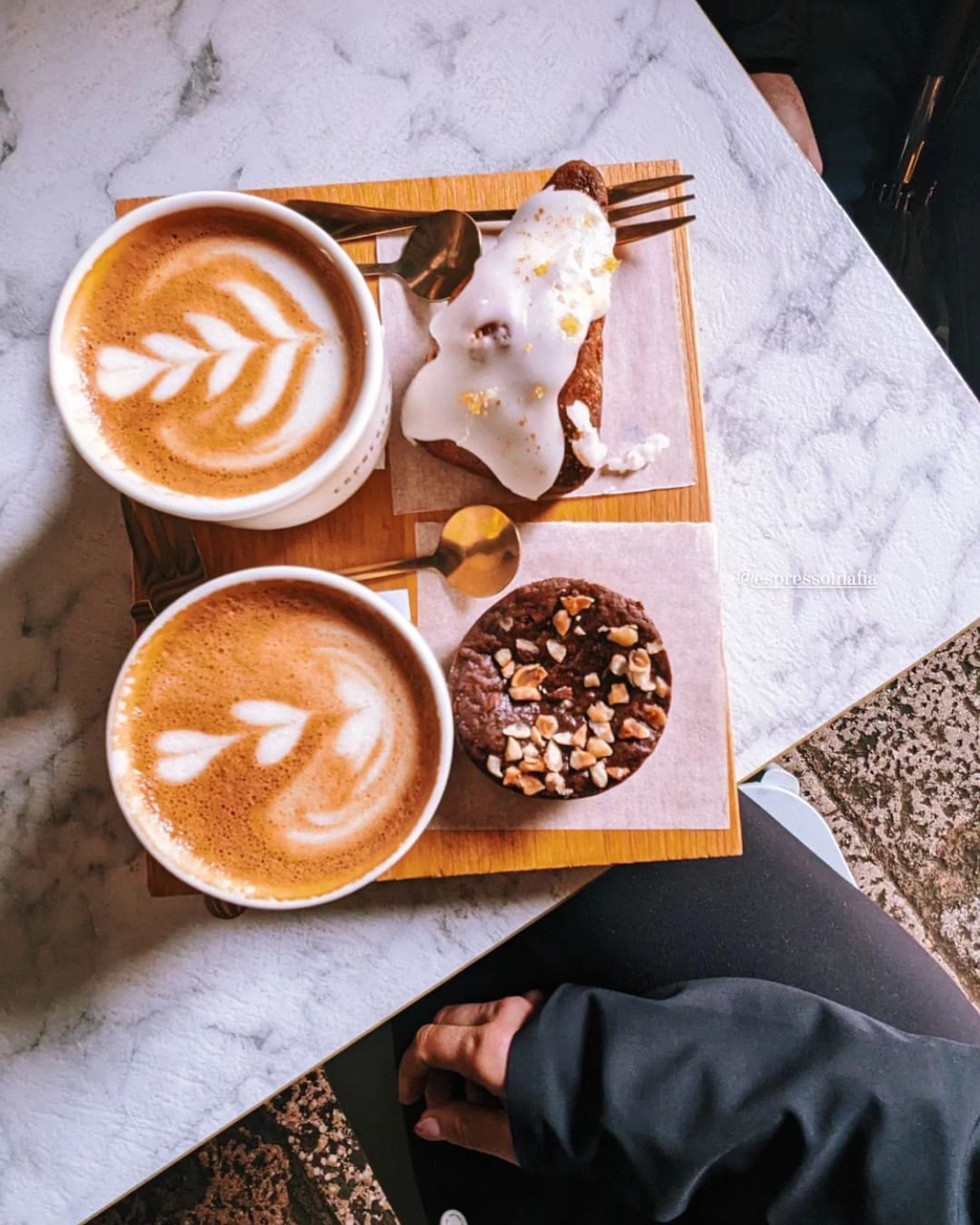 Well, this is how we want our Friday to look like 🤩 

Cakes to go with the coffees because we don&rsquo;t want them to get lonely 😩 🤤 

B&eacute;, aix&iacute; volem que quedi el nostre divendres 🤩

Pastissos per acompanyar els caf&egrave;s perqu&