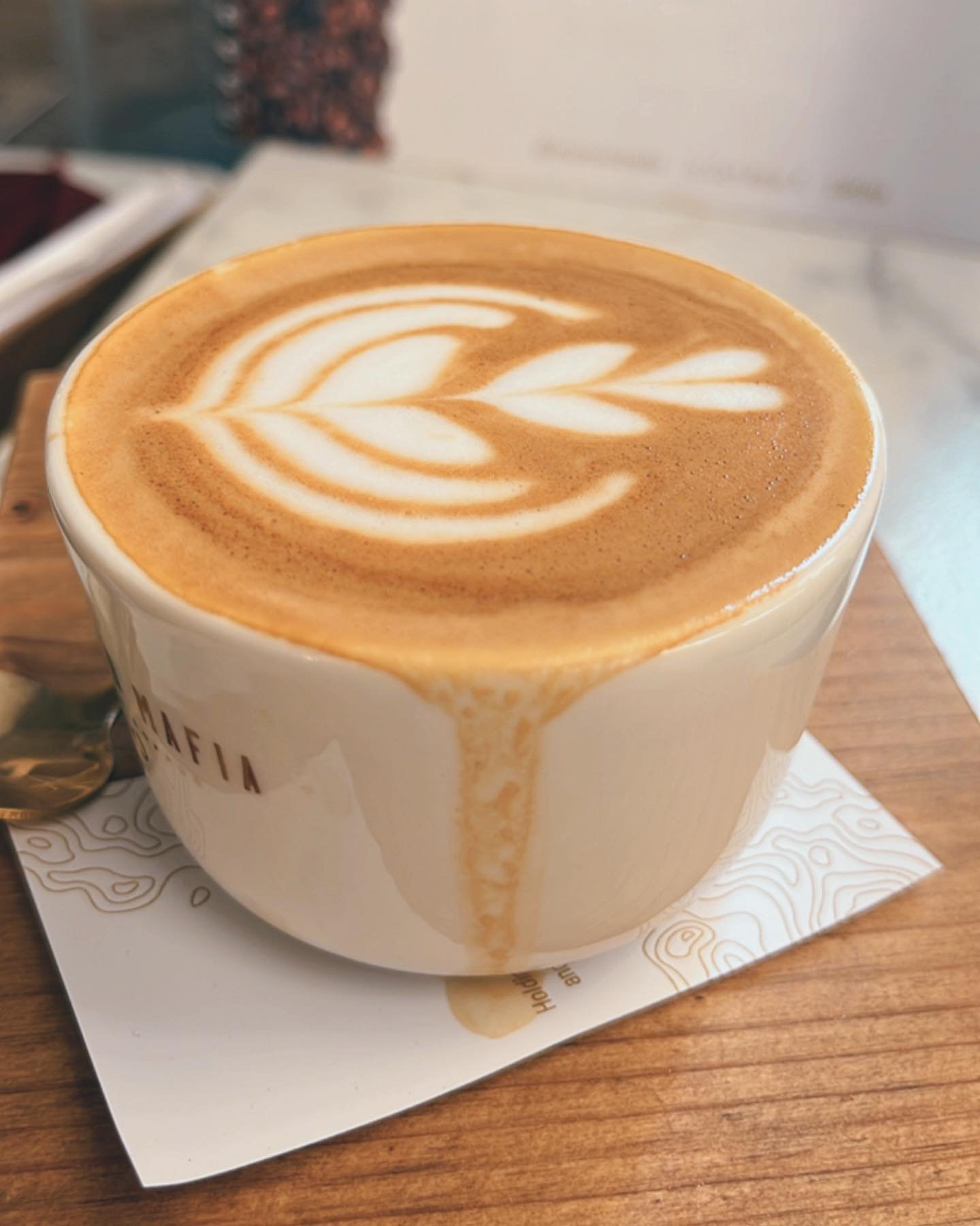 I love that little drip over the side of the cup.

How lucky we are that our coffee is so full it can&rsquo;t help but spill a little on its way to us😍
.
.
.

.

#espresso #espressomafia #espressomafiagirona #cyclecafe #girona #coffee #cafe #coolcaf