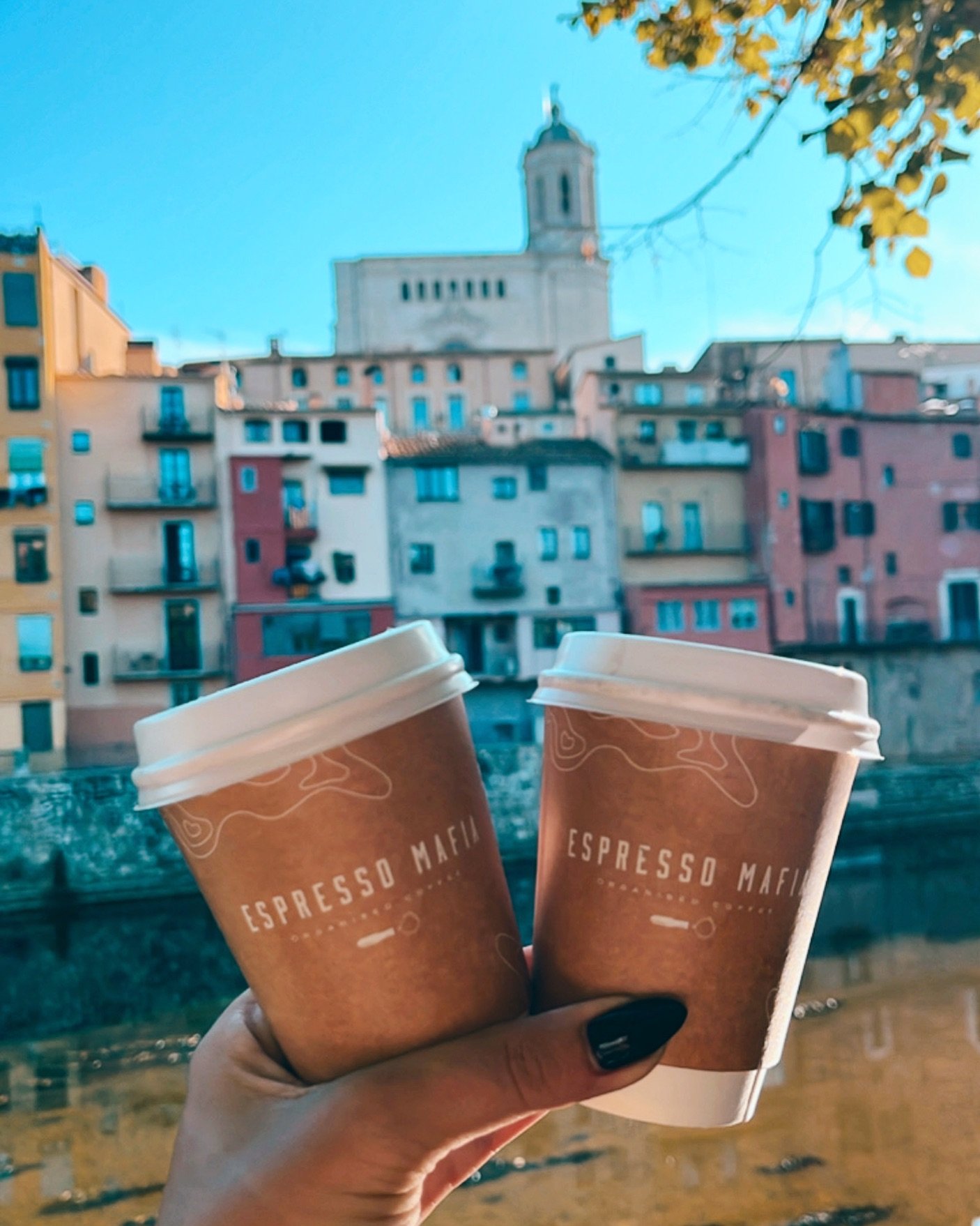 Be a good friend. Always bring a coffee. 

Whether it&rsquo;s a little espresso to go or a large chai latte, we have a beverage for you to sip while you stroll. 

The leaves are changing colours and the Autumn sun feels so nice on our face. So gratef