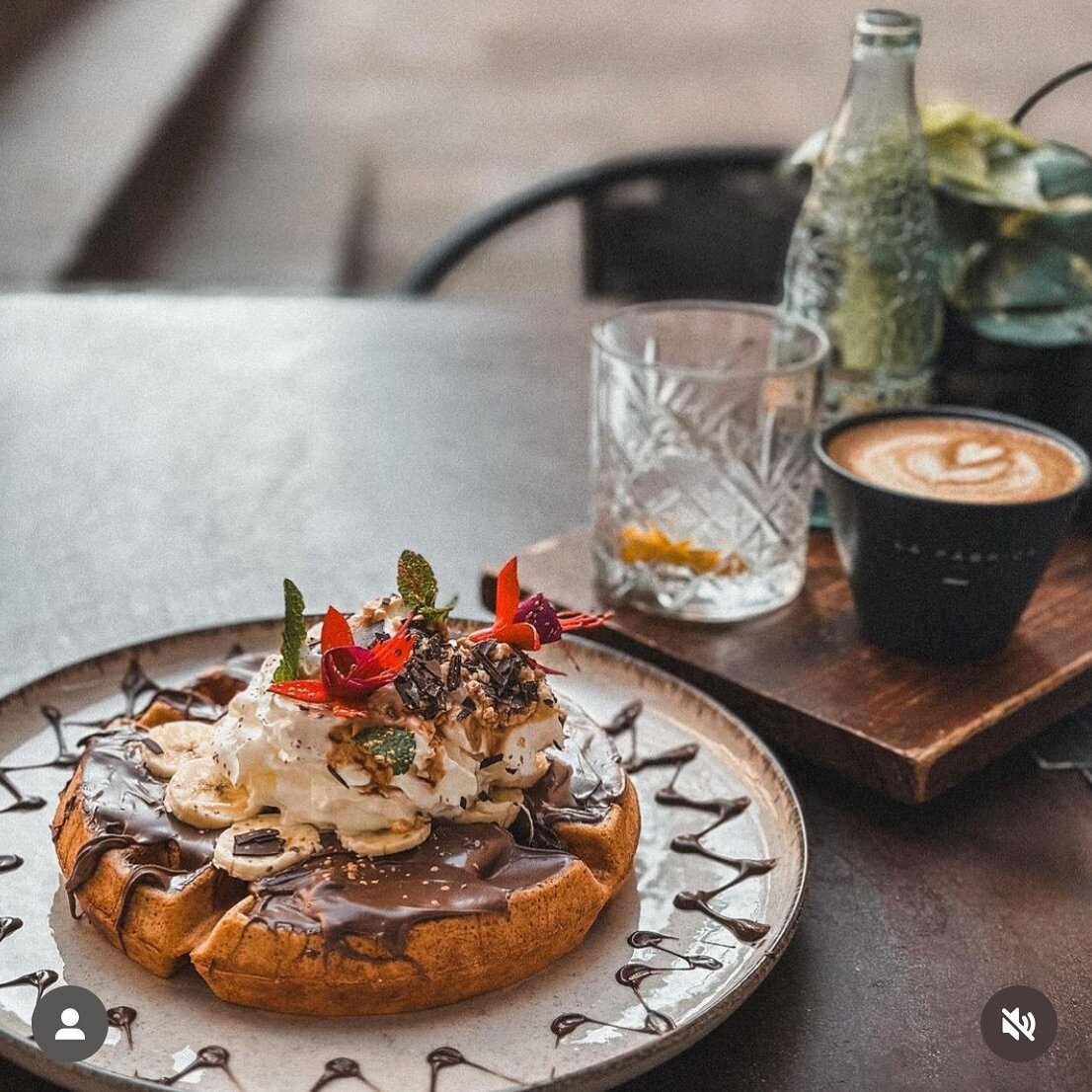 This will push us through to Friday 🤩 

This is our Chocolate Lover Waffle. A thick layer of Nutella, sliced banana, whipped cream, dark chocolate flakes and of course, edible flowers.

Perfect for sharing. or not..
.
.
.
Photo by @nolimitsclub_