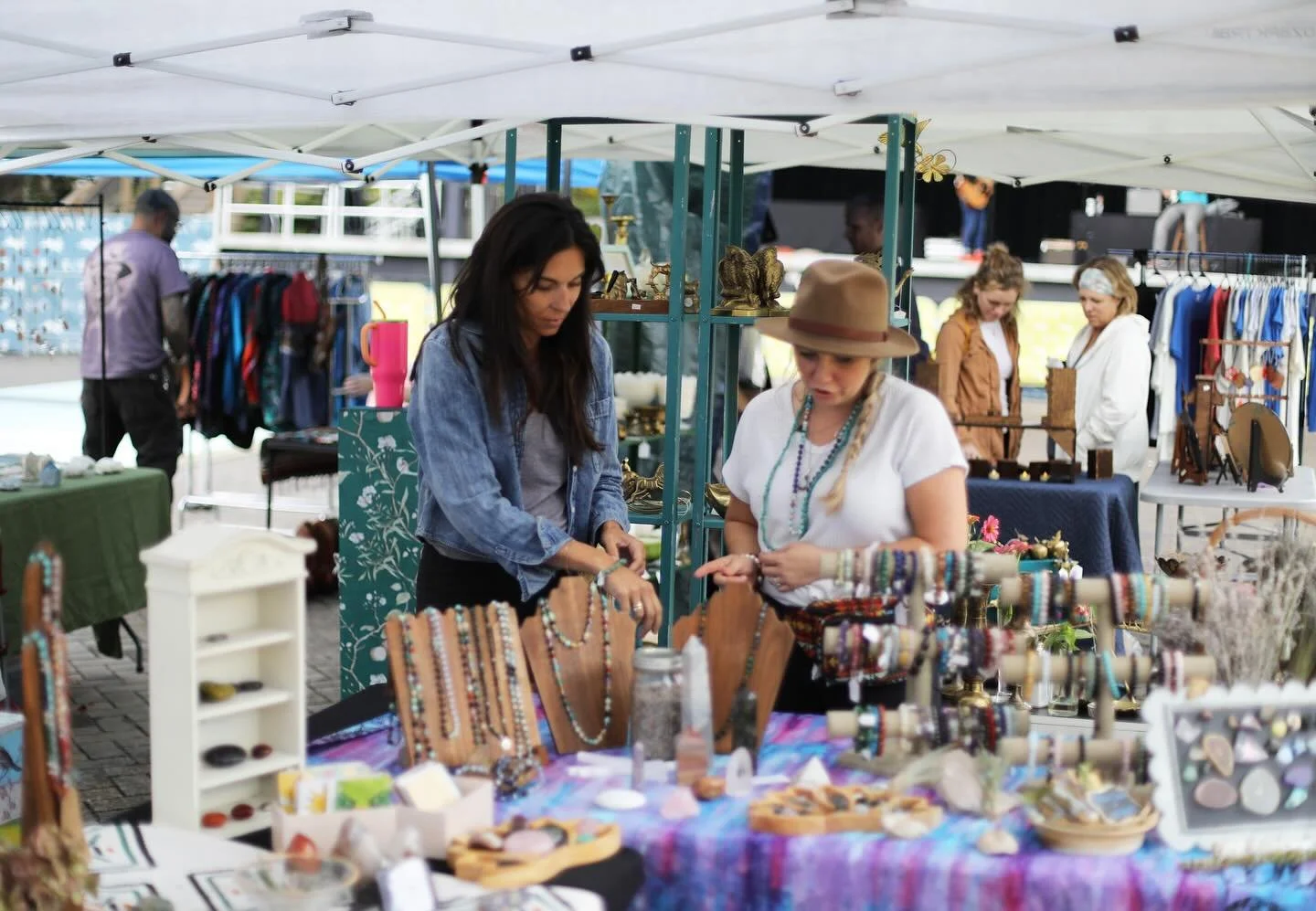 We can&rsquo;t wait to see you at this month&rsquo;s 𝐇𝐨𝐩𝐬𝐜𝐨𝐭𝐜𝐡 𝐌𝐚𝐫𝐤𝐞𝐭! Shop art + vintage outside 𝐂𝐡𝐮𝐫𝐜𝐡 𝐒𝐭𝐫𝐞𝐞𝐭 𝐒𝐭𝐮𝐝𝐢𝐨𝐬 in Waynesville July 12 from 1-6pm. We can&rsquo;t wait for a fun day in the sun ☀️

💫𝐇𝐨𝐩𝐬𝐜