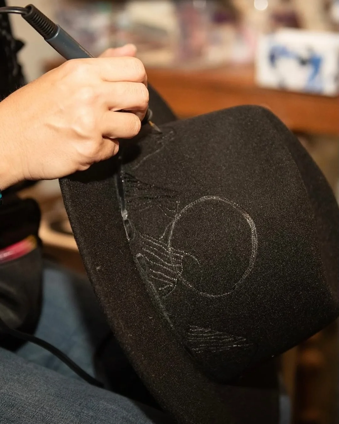The 𝐇𝐚𝐭 𝐁𝐚𝐫 is moving to the Asheville studio tonight! @shescraftyavl hat bar in the South Slope is open
⟡ Fri 10am-8pm
⟡ Sat 5-9pm
⟡ Sun + Mon by appointment only

We have several hat designs in the shop. Be sure to check them out when you swi