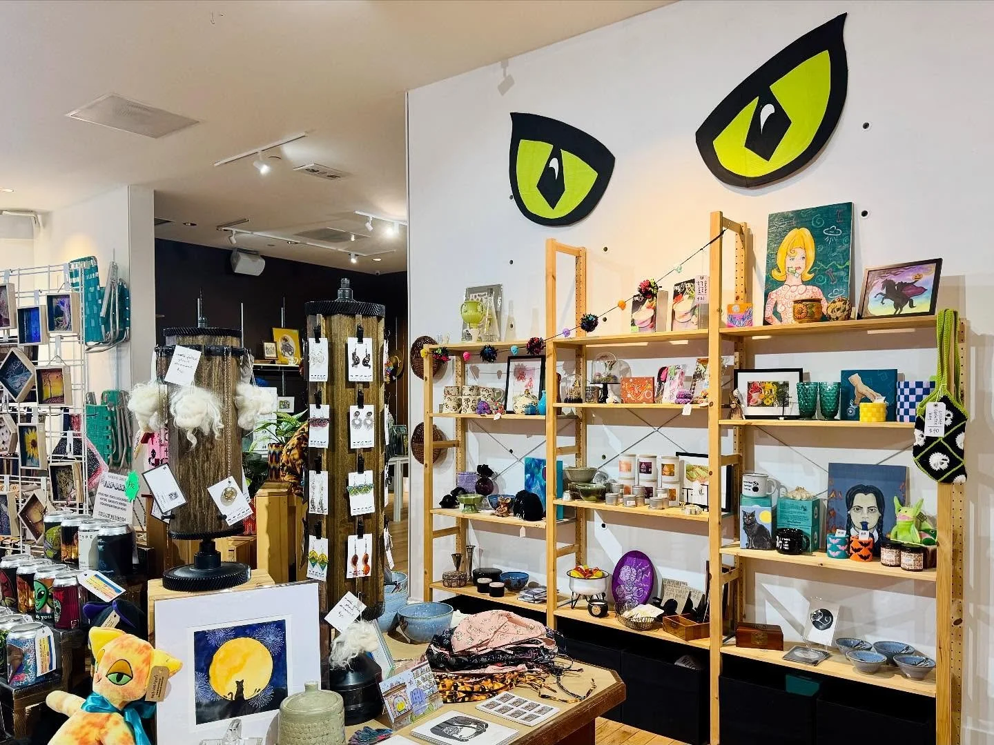 What a great spooky selection we have from our 40+ handmade and vintage vendors 👻 Come by and see us this weekend&hellip;if you dare&hellip;

🕸️ 𝗪𝗜𝗖𝗞𝗘𝗗 𝗕𝗢𝗢-𝗧𝗜𝗤𝗨𝗘
Now open everyday until Nov 17
Mon-Thu 11a-7p
Fri-Sat 10a-8p
Sun 12-6p
i