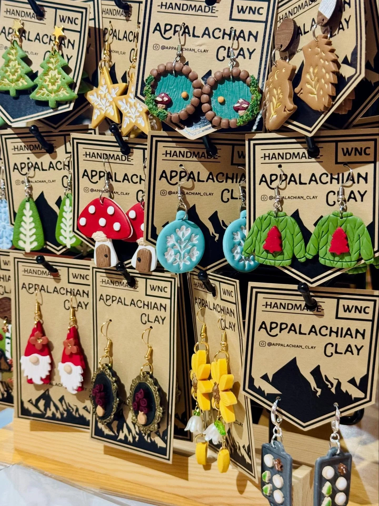 The 𝗛𝗼𝗹𝗶𝗱𝗮𝘆 𝗣𝗼𝗽 𝗨𝗽 𝗦𝗵𝗼𝗽 is OPEN💫 

Every purchase during our Preview Weekend gets you a chance to win one of three $50 gift certificates.

𝗪𝗛𝗘𝗡
Preview Weekend Nov 21-23
Fri-Sat 10am-8pm, Sun 11am-7pm

Open daily Nov 28-Dec 24 du