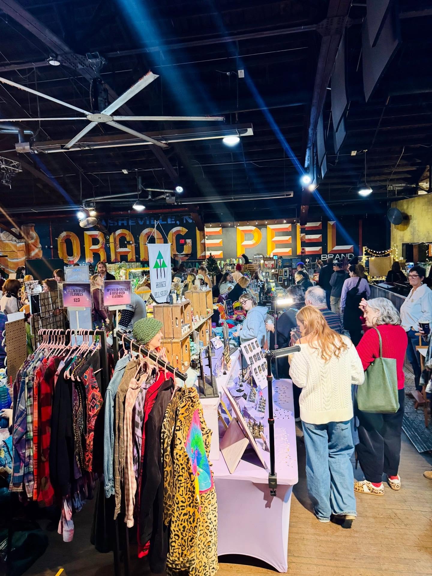 The 𝐇𝐨𝐥𝐥𝐲 𝐉𝐨𝐥𝐥𝐲 𝐍𝐢𝐠𝐡𝐭 𝐌𝐚𝐫𝐤𝐞𝐭 is in full swing! We have a great lineup of handmade and vintage vendors, sweet tunes, sweet treats, tarot, henna, permanent jewelry, and the bar is open! We&rsquo;re having a great time! We can&rsquo