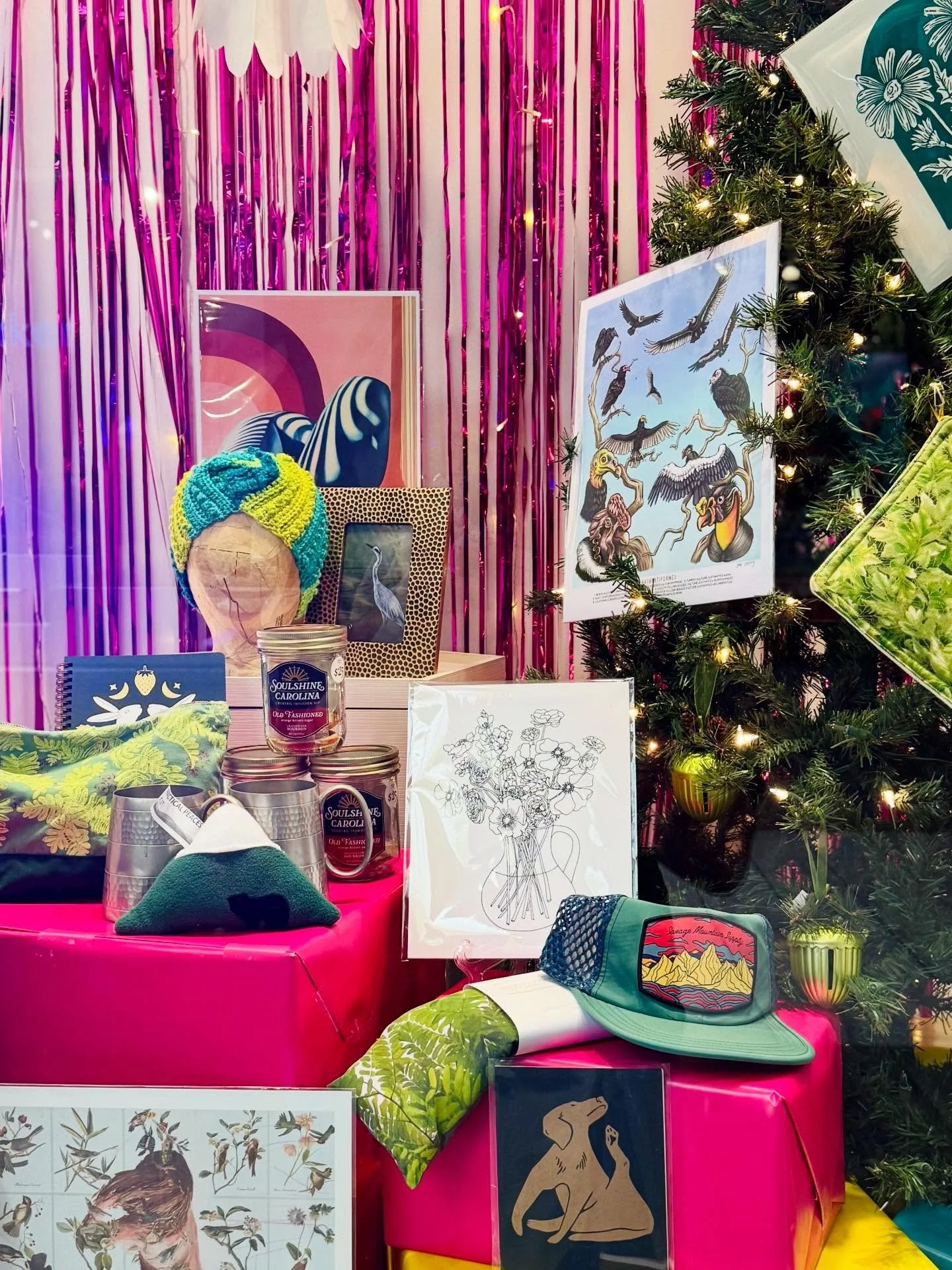 Shopping is so much fun at the 𝗛𝗼𝗹𝗶𝗱𝗮𝘆 𝗣𝗼𝗽 𝗨𝗽 𝗦𝗵𝗼𝗽 with a great selection of art, craft, and vintage finds ✨✨✨ 

𝗪𝗛𝗘𝗡
Open daily now until Dec 24 during mall hours

Our final shop hours:
Mon 12/22 | 10am-9pm 
Tues 12/23 | 10am-9pm