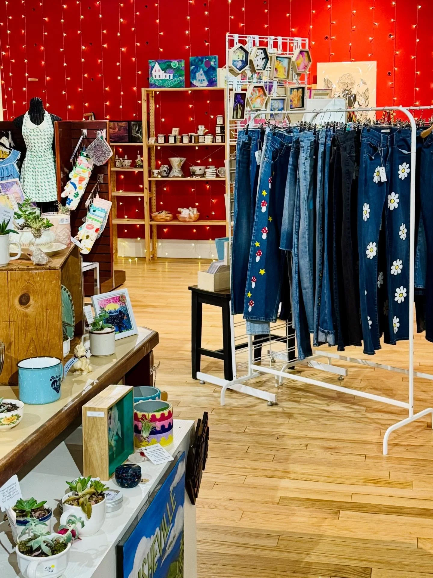 Our&nbsp;𝗘𝗻𝗱 𝗼𝗳 𝗦𝗲𝗮𝘀𝗼𝗻 𝗦𝗮𝗹𝗲 is officially open! Run, don&rsquo;t walk while stocks last! ✨🛍️🥂

𝗪𝗛𝗘𝗡&nbsp;
January 10-18

Monday-Thursday 11am-7pm
Friday-Saturday 10am-8pm
Sunday 12-6pm

𝗪𝗛𝗘𝗥𝗘
Asheville Mall
3 S Tunnel Rd, As