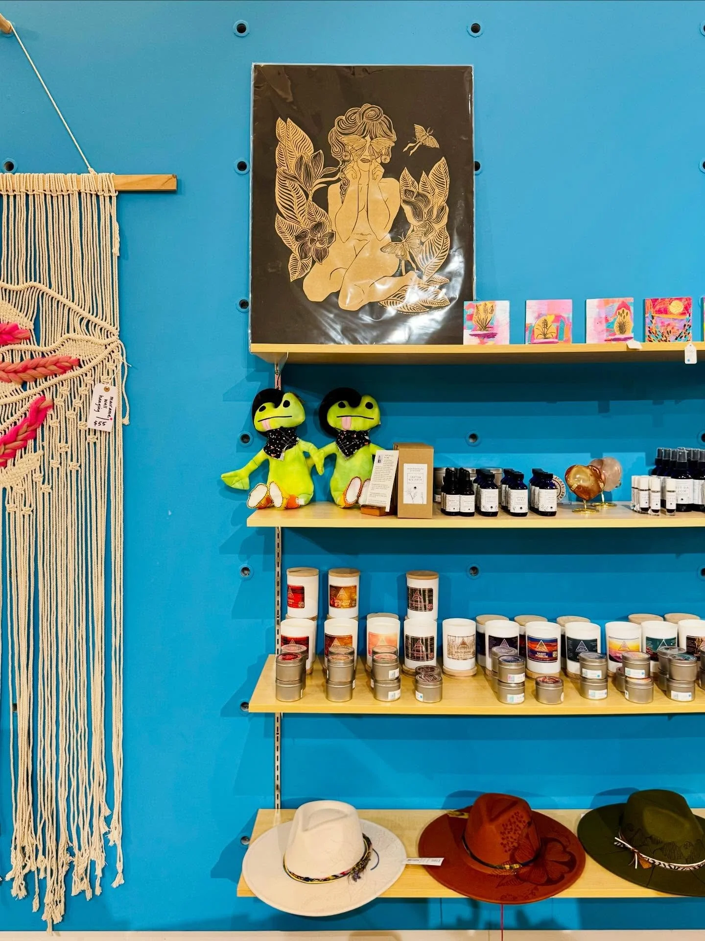 It&rsquo;s the last weekend to shop the 𝗘𝗻𝗱 𝗼𝗳 𝗦𝗲𝗮𝘀𝗼𝗻 𝗦𝗮𝗹𝗲! We have so many fantastic pieces throughout the shop and great deals&hellip;up to 70% off! Swing by before we close our doors ❤️&zwj;🔥🛒🛍️

𝗪𝗛𝗘𝗡 
Saturday 1/17 | 10am-8p