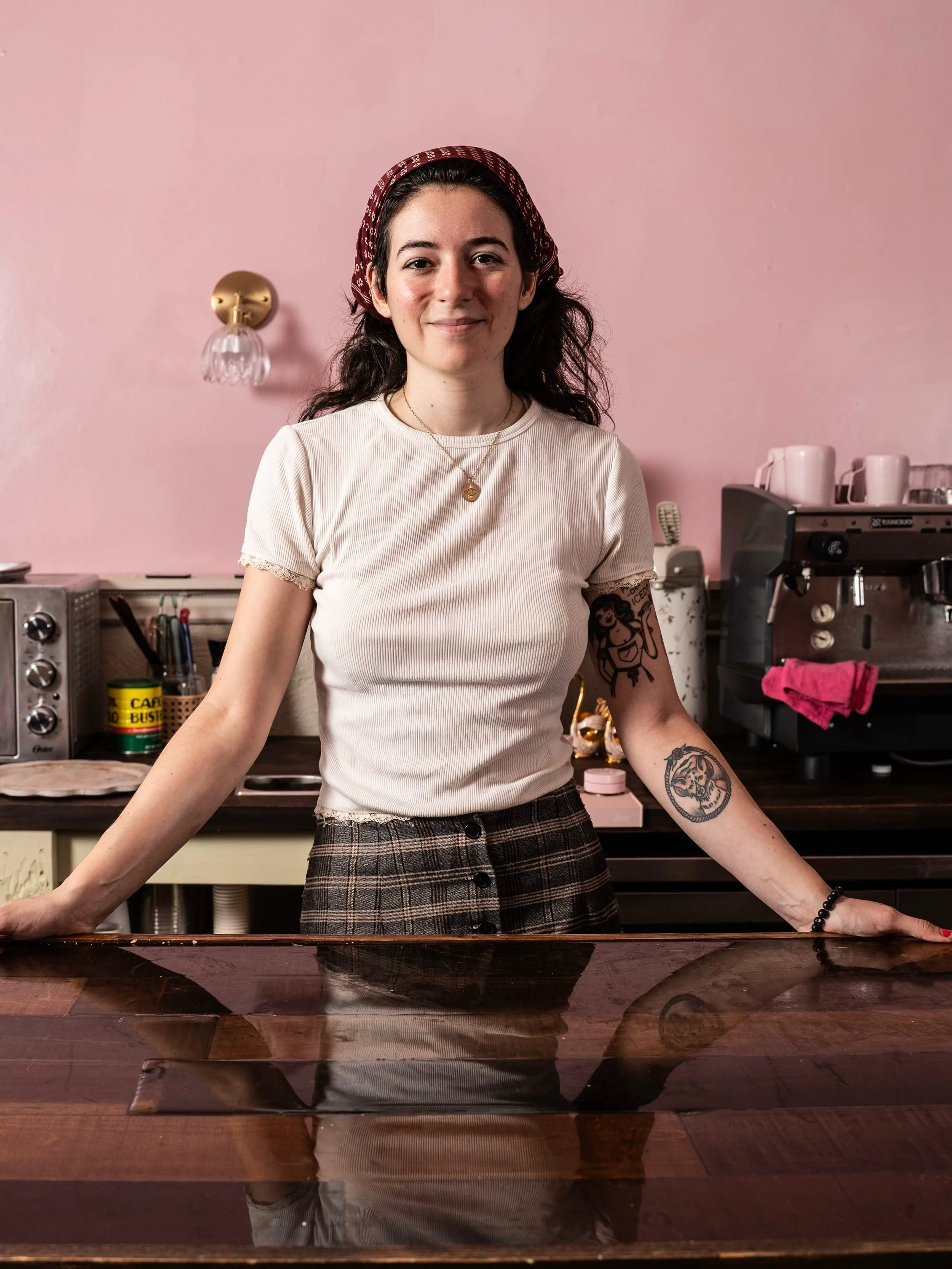 Some of the special treats and amazing people you&rsquo;ll find at the 𝙁𝙖𝙡𝙡 𝙉𝙞𝙜𝙝𝙩 𝙈𝙖𝙧𝙠𝙚𝙩 @the_orange_peel.

☕🍰 @haywoodfamous will be whipping up delicious coffee drinks and bites!

🎶 @djmollyparti will be spinning sweet jams for us 