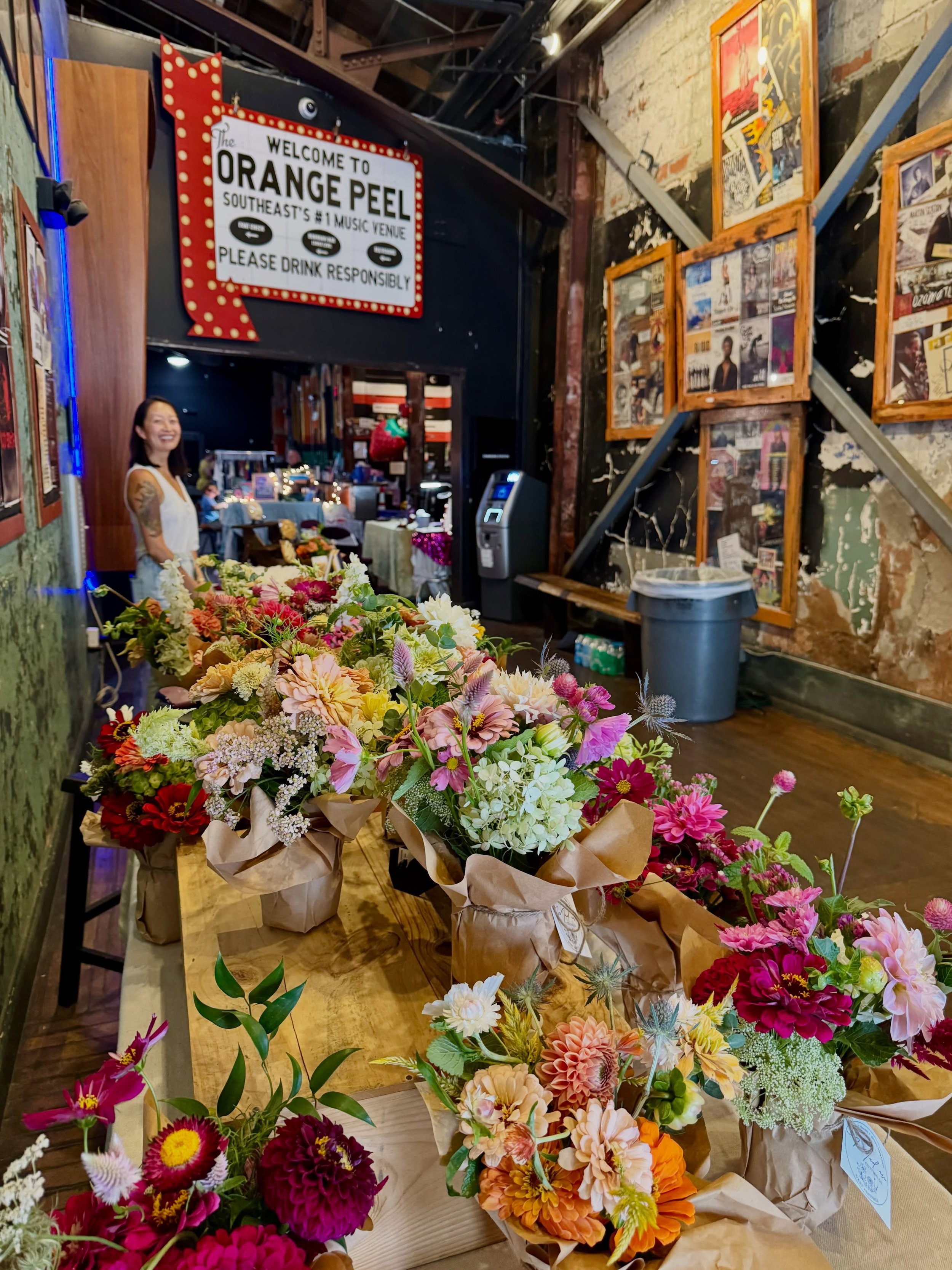 What an incredible group of vendors we had at our 𝙎𝙪𝙢𝙢𝙚𝙧 𝙉𝙞𝙜𝙝𝙩 𝙈𝙖𝙧𝙠𝙚𝙩 ✨ So many great finds and a fun time supporting small business. You&rsquo;ll always find a rad group of art, handmade, and vintage sellers inside the Orange Peel a