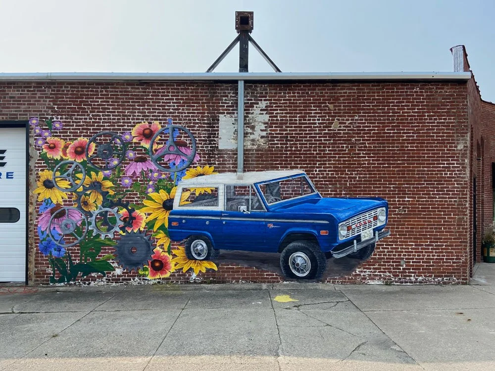 Ford-Bronco-by-Christine-Campbell-Jasper-County-Mural-Rensselaer-Indiana-RENARTWLK.jpg