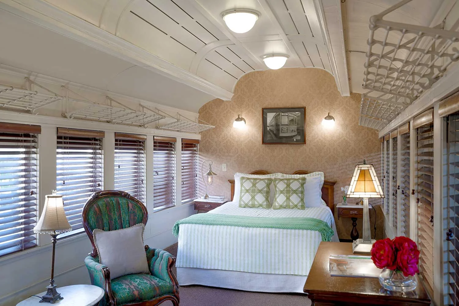 pullman train car room
