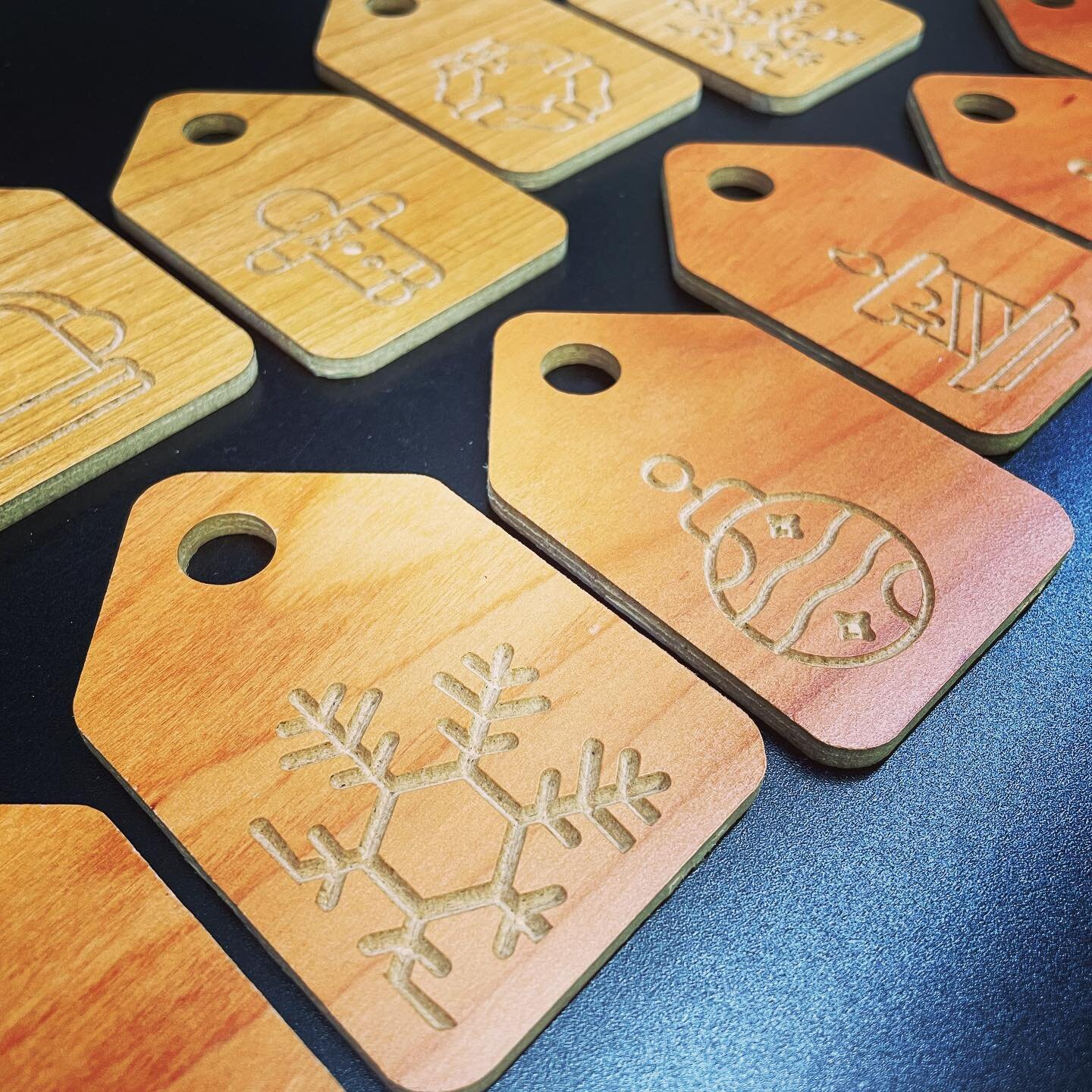 Designed and cut some gift tags out of cherry plywood that can even be used as ornaments for years to come. 🎁🎄&thinsp;
&thinsp;
#giftwrapping #gifttag #giftlabels #cnc #adobeillustrator #design #woodshop #xmas #christmas #present #plywood #ornament