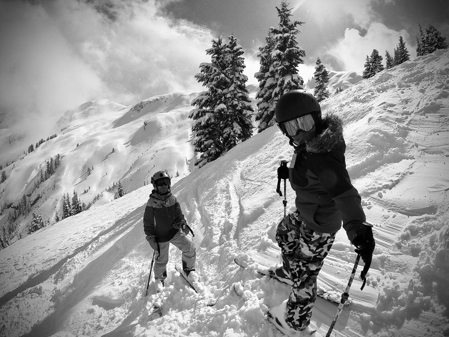 Epic day of fresh powder skiing and snowboarding with the kids @mtbakerskiarea last weekend! ❄️ ⛷ &thinsp;
&thinsp;
#mtbaker #skiing #snowboarding #freshpowder #heaven #familyfun #makingmemories