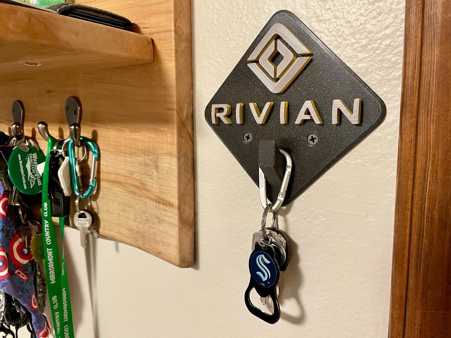 In anticipation of our future vehicle I maaaaay have gotten a bit ahead of myself and 3D modeled a key fob hanger. 😂 Now I have to figure which color. &thinsp;
&thinsp;
#rivian #rivianr1t #rivianr1s #3dprinting #3dmodeling #fusion360 #prusa #prusai3