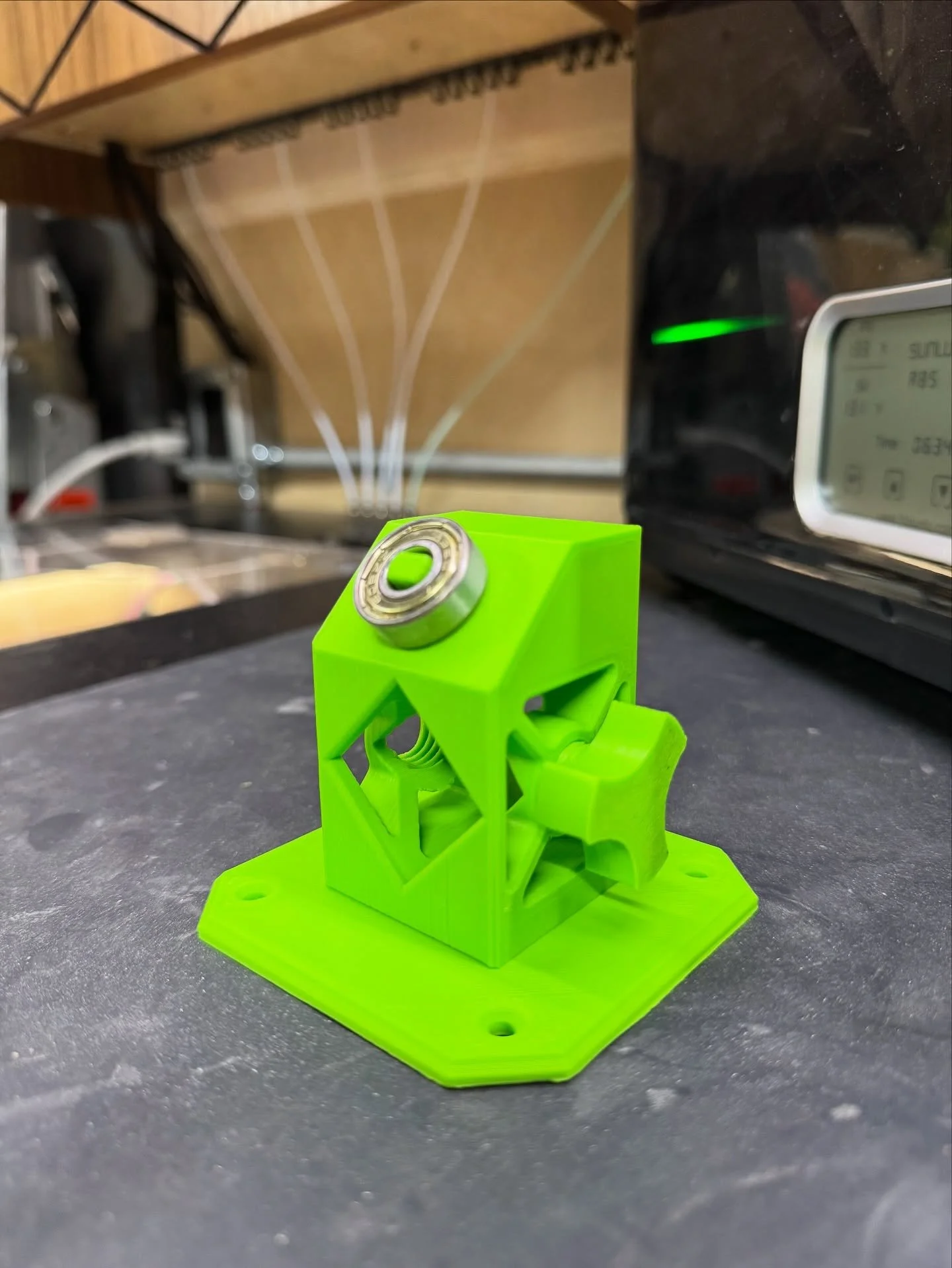 Morning shop vibes βοΈπͺ
I backed the new SLED (Surface Linear Equalization Device) designed by @mattia.confalonieri on Kickstarter and just finished the first test print to check fit and accuracy — and it came out perfect! π
I’m printi