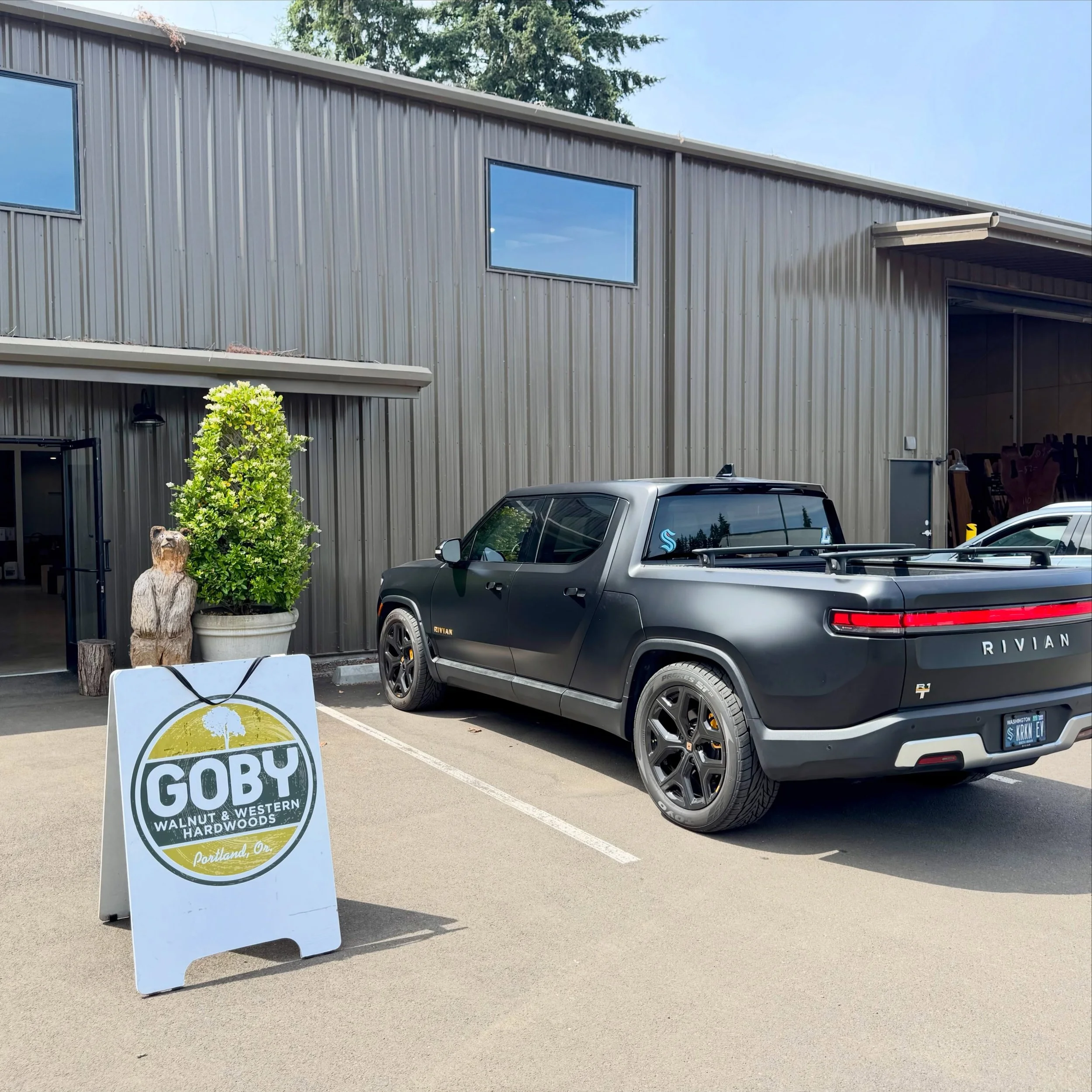Road trip day for Beezlee Creations.

I made the drive down to @gobywalnut in Aurora, OR to hand-select walnut for an upcoming fireplace cabinet project, and wow&hellip; what a place. Rows and rows of beautiful walnut, live-edge slabs, offcuts, and s