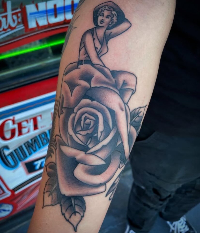 Flash off the wall designed and tattooed by Joey Anderson 🌹
For appointments, please DM @joeyanderson_tattoo directly 
#walkinswelcome #joeyandersontattoos 

.
.
.
.
.
.
.
#lastchancetattoo #lasvegas #lasvegastattooers #lasvegastattooartist #lasvega