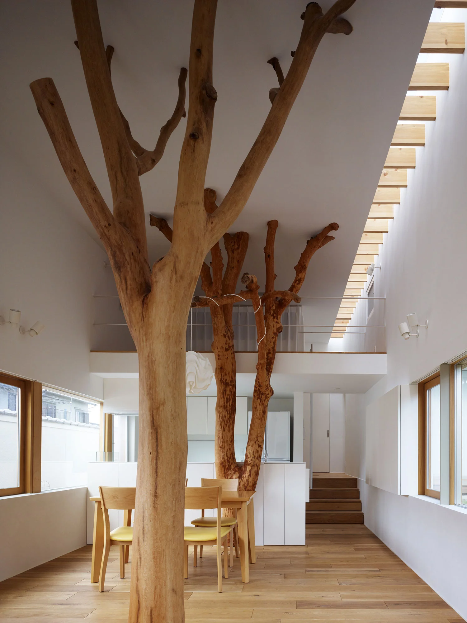 Garden-Tree-House-by-Hironaka-Ogawa-Associates-Yellowtrace-02.jpg