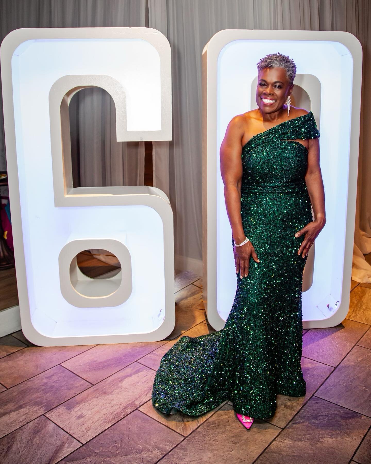 This is 60!!! 💝

#drtoni #significant #sixty #teamdarkskin #teamgrayhair #teamnatural #livingmylifelikeitsgolden #moretocome #imjustgettingstarted #LIVEuntilyoudie 

📷 @j.augustmediaco @j.augustmediaweddings 
👗&amp; 💎: @cinderellasdressesofficial