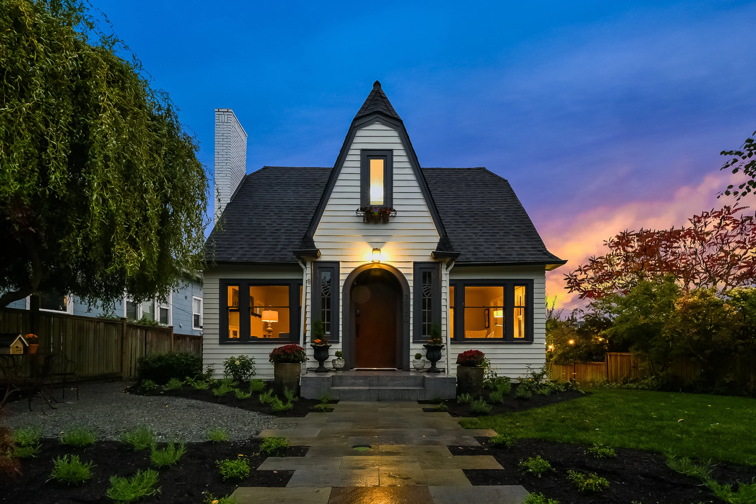003-photo-twilight-front-view-6374204.jpg