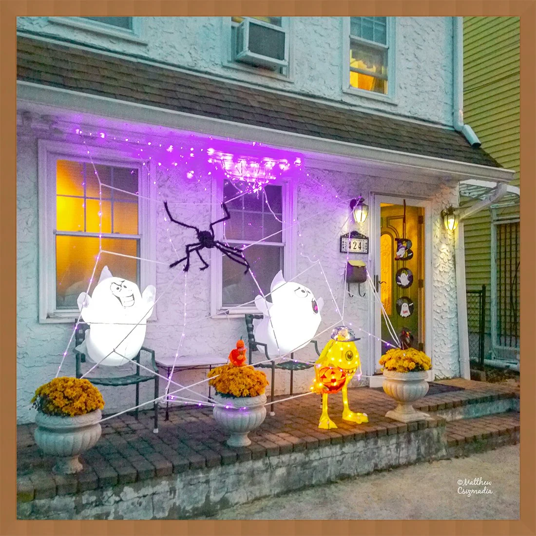 bordentown-city-halloween-minion-porch-matthew-csizmadia.jpg
