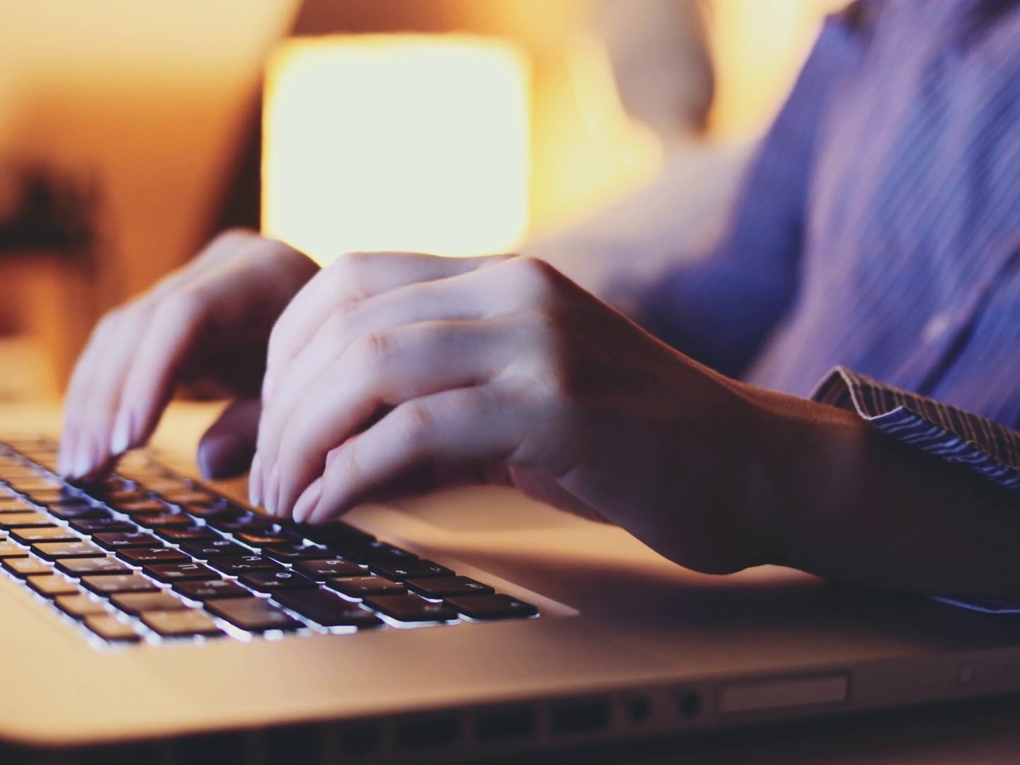 videoblocks-typing-on-keyboard-close-up-4k-slow-motion-dci-woman-fingers-working-on-a-computer-keyboard-at-night-technology-in-everyday-life_hqzjk3_xw_thumbnail-full01.jpg