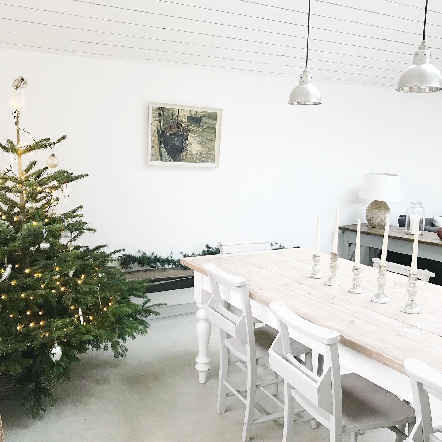 Last minute cancellation - both barns are available for Christmas, the Lambshed sleeps 6 and the Calfshed sleeps 4 🎄#lastminutegetaway #familyholiday #upcottfarm