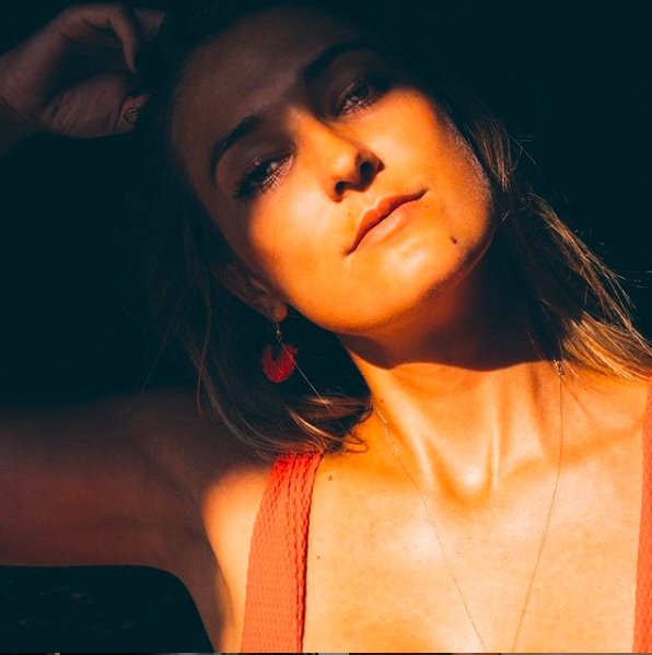 KORNELIA - DOCTOR / SURFER BABE