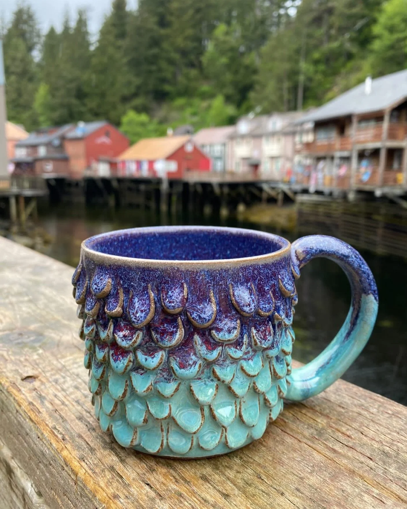 This little guy already found a home. But you can find more of his friends from @aeronautdesigns at @niblicksgeneralstore and @ketchikandrygoods ❤️⁣
⁣
Photo cred and proud cup owner: @cedarnomad