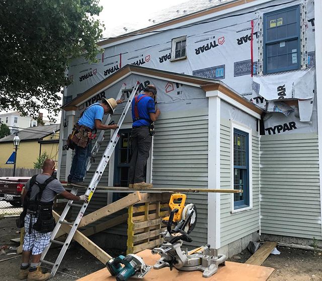 Our hard working crew! 🔨 .
.
.
.
#renovation #siding #harborsideholdings #working #history #historicpreservation #architecture #construction #constructionworker #precision