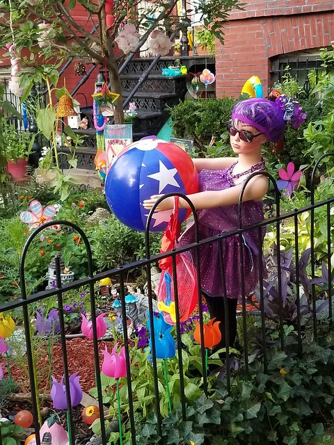 An outdoor mannequin in Washington, D.C. (Photo:  Mike Licht  )