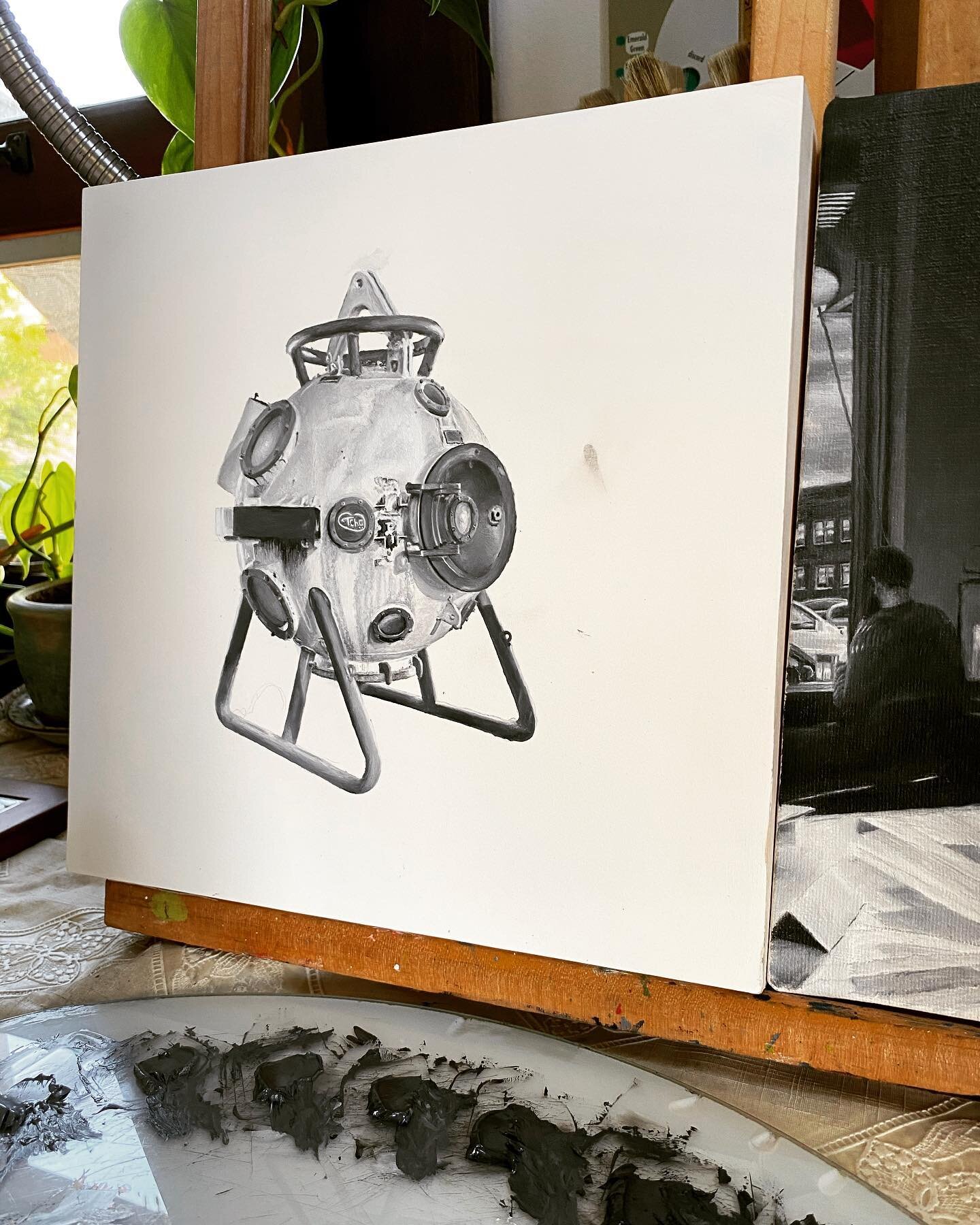The underpainting of the body of the bathysphere is done, while waiting for it and the raven to dry I&rsquo;m starting the second layer of the caf&eacute; painting :)