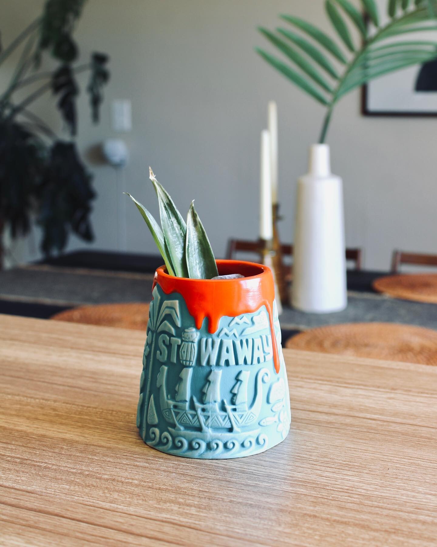 Sharing our newest tiki mug from @stowawaytiki! We love the colors and the overflow effect on the rim! Also, we appreciate a smooth matte finish for tiki mugs! 🌋🗿🌿 #MugMonday