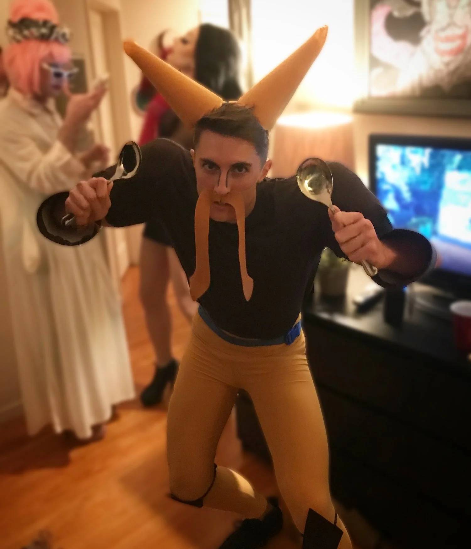 The final result–the newly-designed Alakazam costume. Cool!