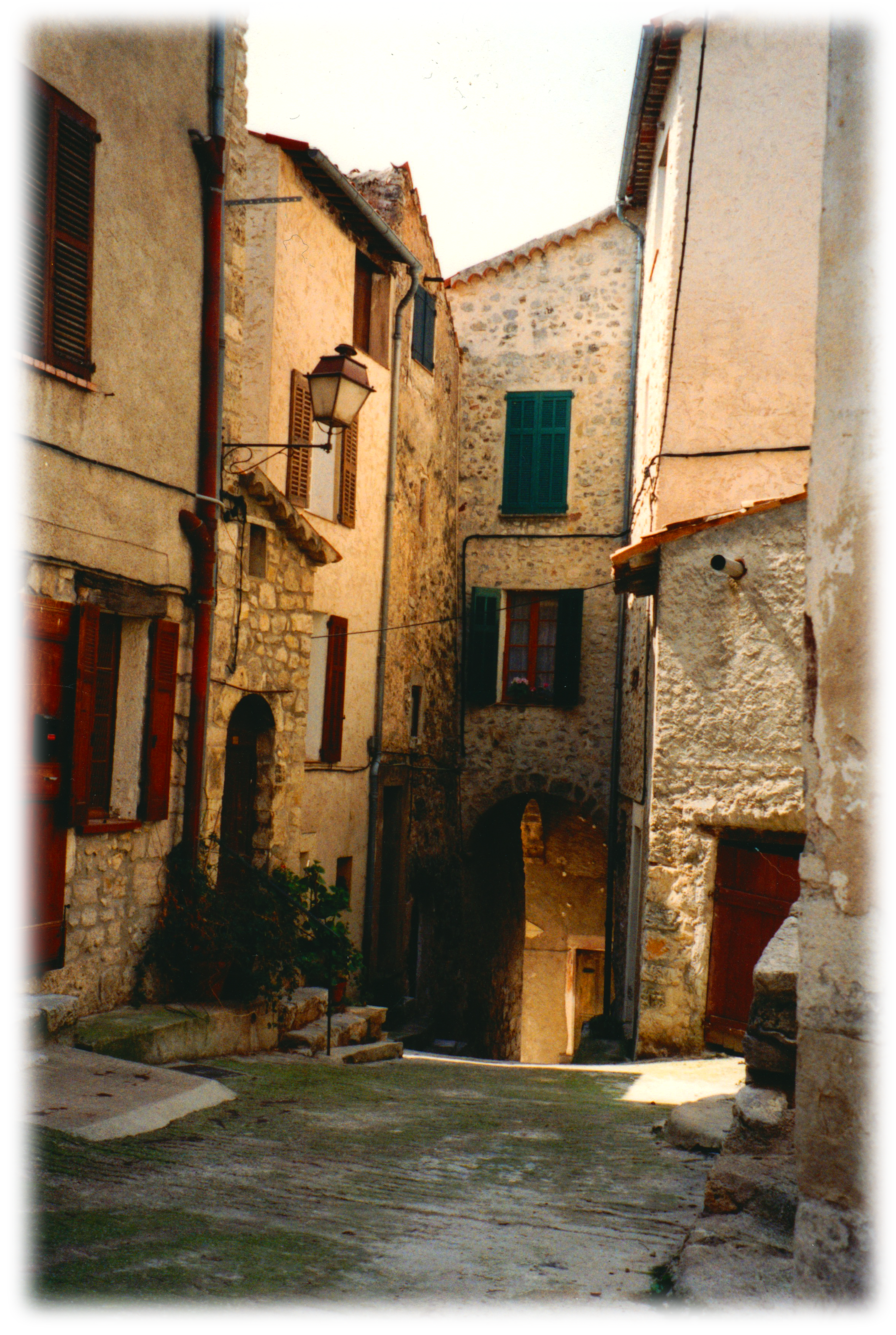 Claviers Archway.png
