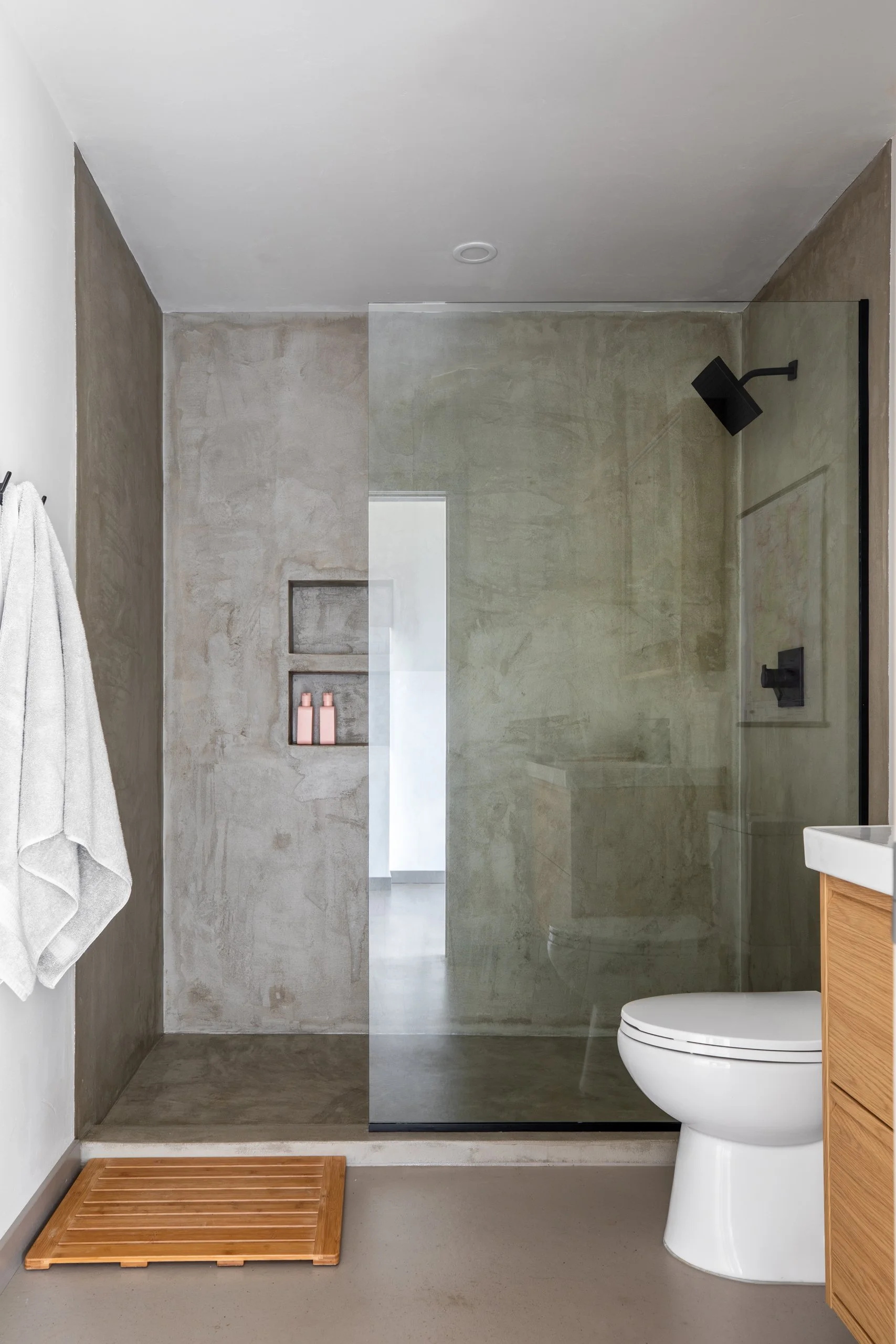 Bathroom_1.jpg